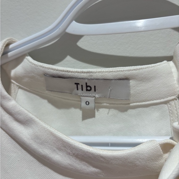 Like new - Elegant Tibi blouse size US0 in a soft warm white colour. - Picture 2 of 4